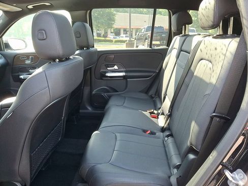 Used 2025 Mercedes-Benz GLB 250 4MATIC image 10