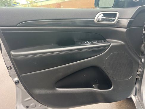 Used 2019 Jeep Grand Cherokee Altitude image 20