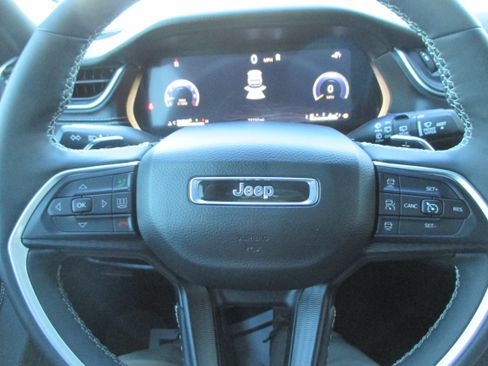 Used 2025 Jeep Grand Cherokee L Laredo w/ Luxury Tech Group I image 21