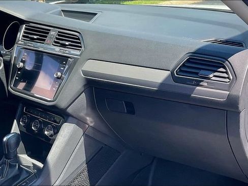 Used 2021 Volkswagen Tiguan SE FWD image 16
