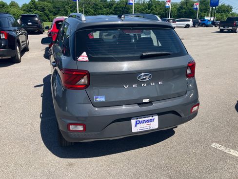 Used 2025 Hyundai Venue SEL FWD image 6