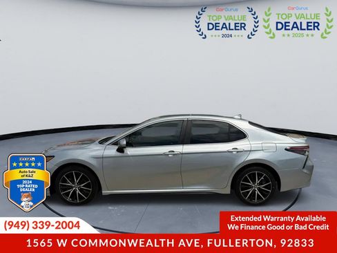 Used 2021 Toyota Camry SE FWD image 3