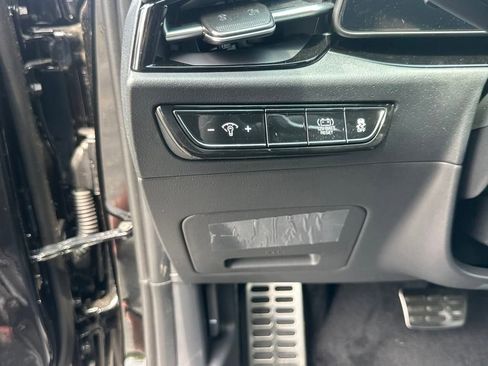 New 2025 Kia Niro EX Touring image 12