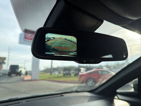 Used 2018 Toyota C-HR XLE FWD image 22