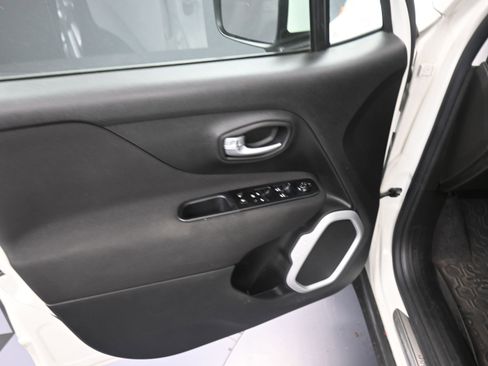 Used 2021 Jeep Renegade Latitude AWD/4WD image 13