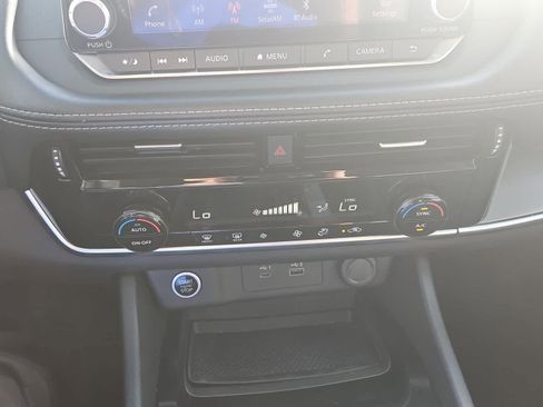 Used 2022 Nissan Rogue SV image 16