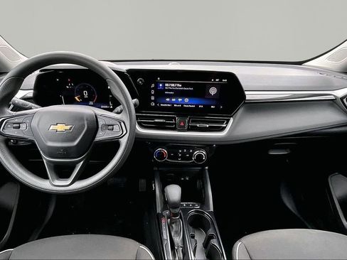 Used 2025 Chevrolet TrailBlazer LT AWD/4WD image 7