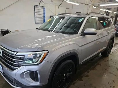Used 2024 Volkswagen Atlas SE w/ Panoramic Sunroof Package