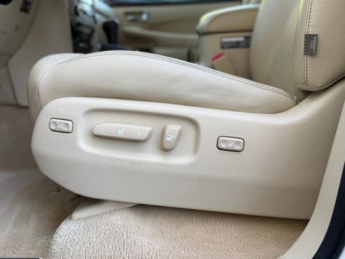 Used 2013 Lexus LX 570 4WD w/ Luxury Pkg image 74