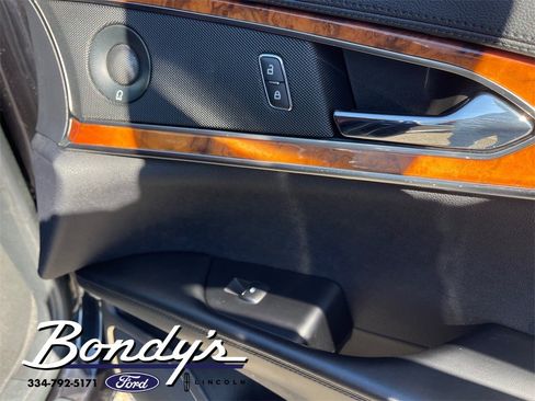 Used 2019 Lincoln Nautilus Reserve image 20