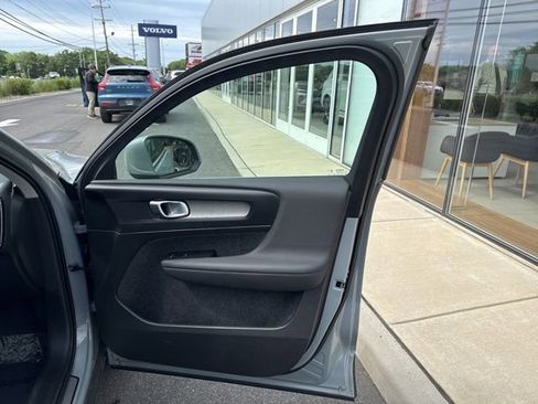 Certified 2025 Volvo XC40 B5 Plus AWD/4WD image 14
