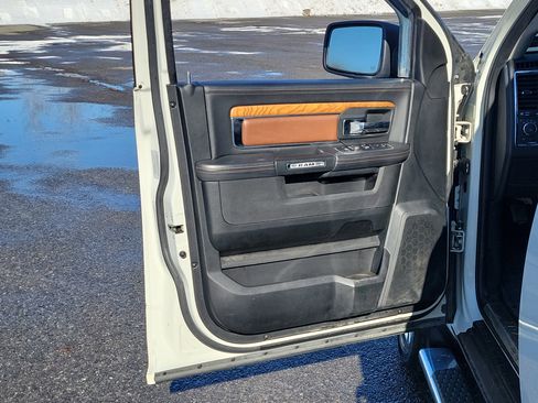 Used 2017 RAM 1500 Laramie Longhorn image 15