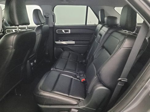 Used 2021 Ford Explorer XLT w/ Equipment Group 202A AWD/4WD image 18