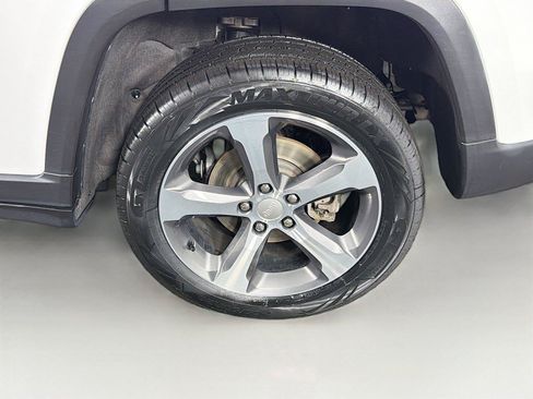 Used 2023 Jeep Grand Cherokee Limited AWD/4WD image 36