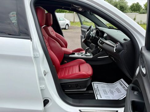 Used 2022 Alfa Romeo Stelvio Veloce AWD/4WD image 29