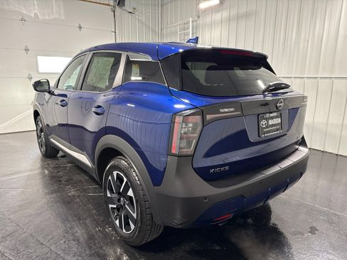 Used 2025 Nissan Kicks SV AWD/4WD image 3