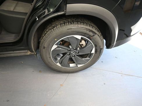 Used 2025 Nissan Rogue SV AWD/4WD image 18