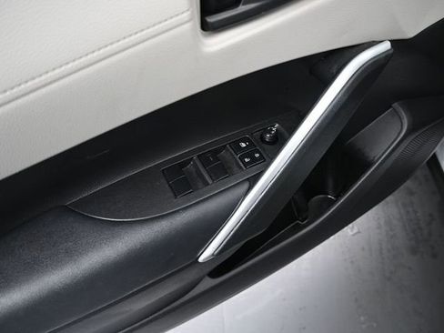 Certified 2023 Toyota Corolla Cross L image 19