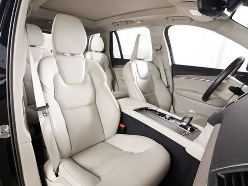 Certified 2023 Volvo XC90 B6 Core w/ Protection Package Premier AWD/4WD image 19