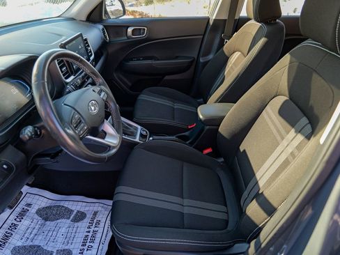 Used 2024 Hyundai Venue SEL image 19