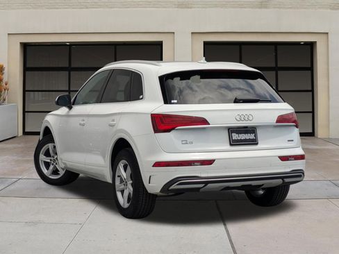 Used 2023 Audi Q5 2.0T Premium w/ Convenience Package AWD/4WD image 2