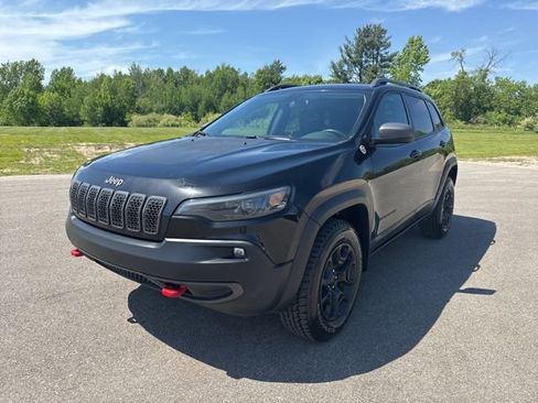 Used 2020 Jeep Cherokee Trailhawk w/ Cold Weather Group AWD/4WD image 1