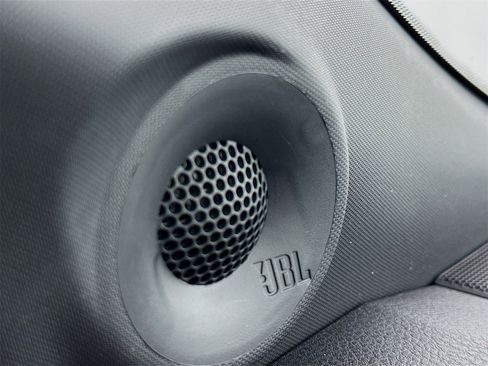 Used 2025 Toyota Sienna Limited image 19