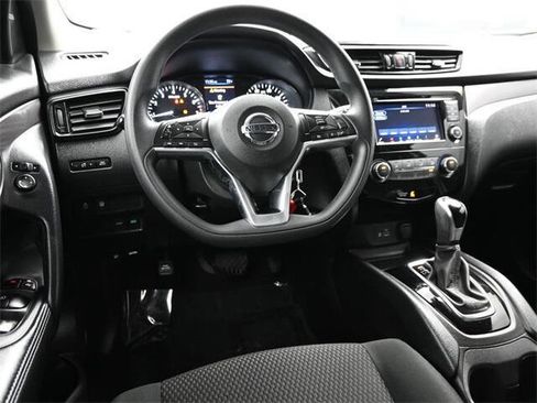 Used 2021 Nissan Rogue Sport S image 16