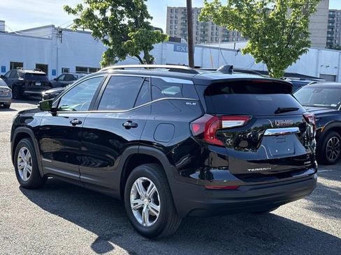 Used 2024 GMC Terrain SLE w/ Driver Convenience Package AWD/4WD image 4