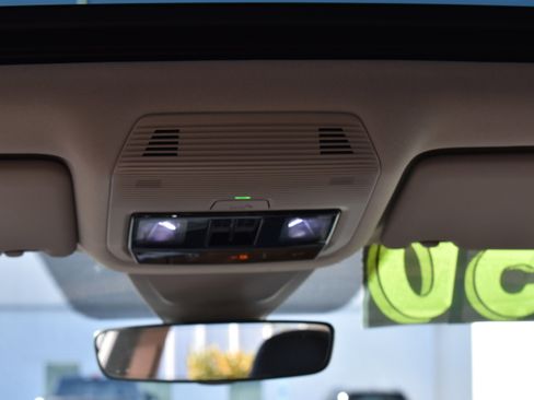 Used 2025 Volkswagen Atlas SE image 32