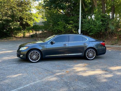 Used 2011 Lexus LS 460 L w/ Luxury Pkg RWD image 9