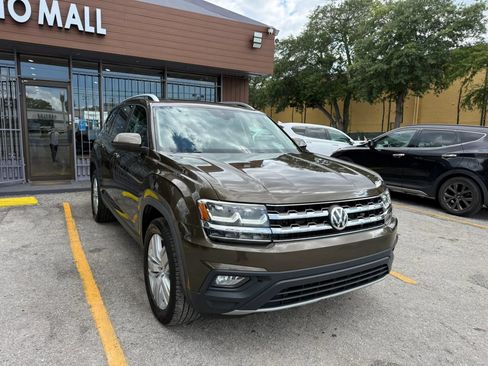 Used 2019 Volkswagen Atlas SE w/ Panoramic Sunroof Package FWD image 3