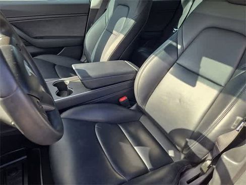 Used 2020 Tesla Model 3 Performance image 2