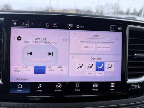 Used 2023 Chrysler Pacifica Touring-L AWD/4WD image 18