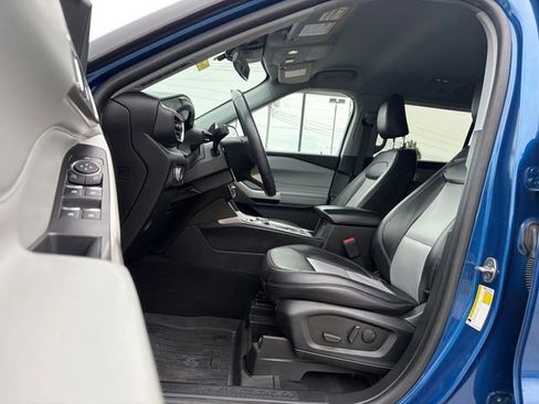 Used 2022 Ford Explorer XLT w/ Equipment Group 202A AWD/4WD image 23