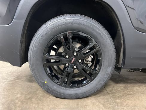 Certified 2023 GMC Terrain AT4 AWD/4WD image 10