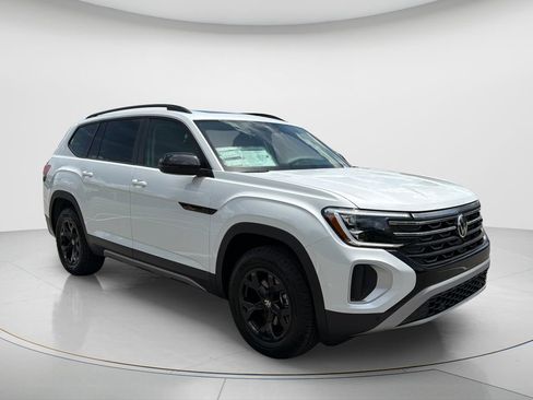 New 2026 Volkswagen Atlas Peak Edition AWD/4WD image 3