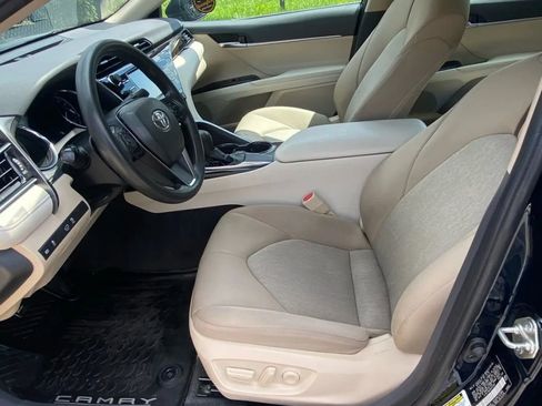 Used 2019 Toyota Camry LE image 11