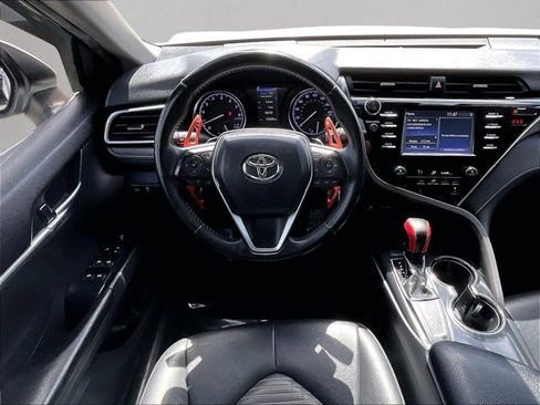Used 2018 Toyota Camry SE image 5
