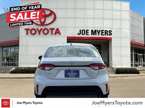 Used 2025 Toyota Corolla LE image 6