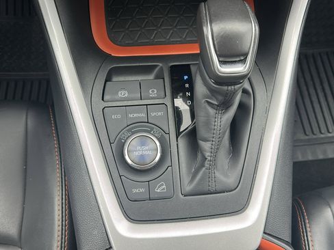 Used 2024 Toyota RAV4 Adventure image 16