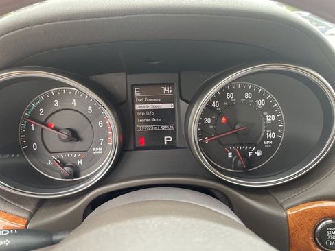 Used 2011 Jeep Grand Cherokee Overland image 24