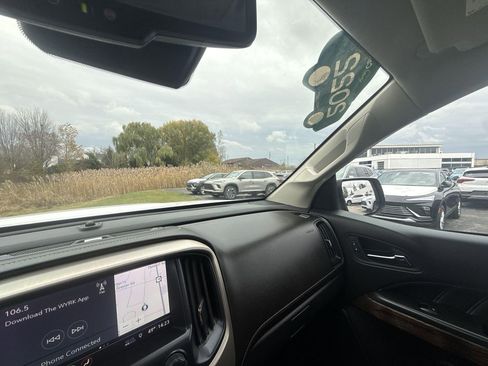 Certified 2022 GMC Canyon Denali image 11