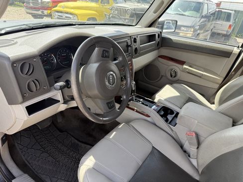 Used 2006 Jeep Commander Limited w/ Trailer Tow Group IV image 5