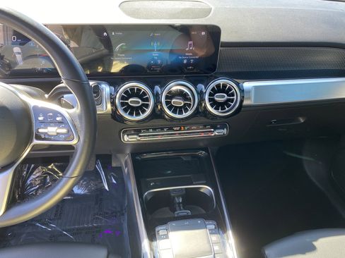Used 2021 Mercedes-Benz GLB 250 w/ Premium Package image 11