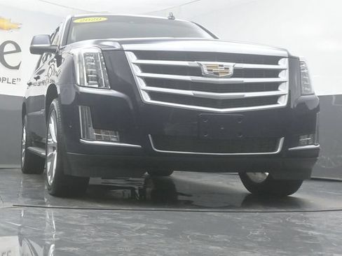 Used 2020 Cadillac Escalade Luxury AWD/4WD image 3