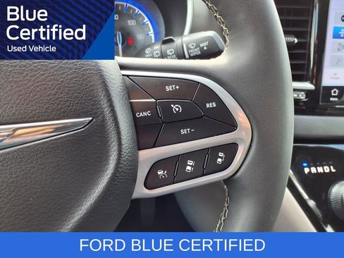 Used 2024 Chrysler Pacifica Touring-L image 17
