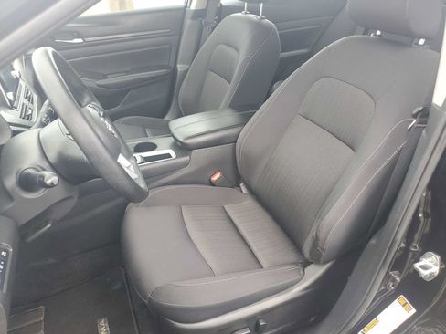 Used 2025 Nissan Altima 2.5 SV FWD image 24
