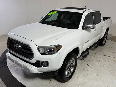 Used 2017 Toyota Tacoma Limited image 3