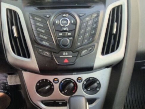 Used 2014 Ford Focus SE w/ SE Winter Package FWD image 6